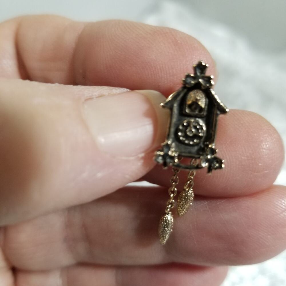 Vintage Avon Cuckoo Clock 1/4"x 6/8 pin  1..1793